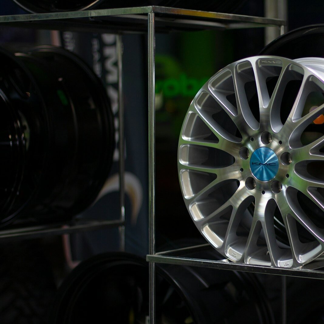 silver and black car wheel